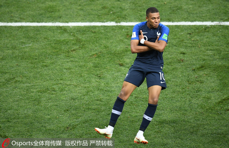 广东大胜广州！三外援合砍60+16+12，徐昕打脸杜锋，萨姆纳伤退